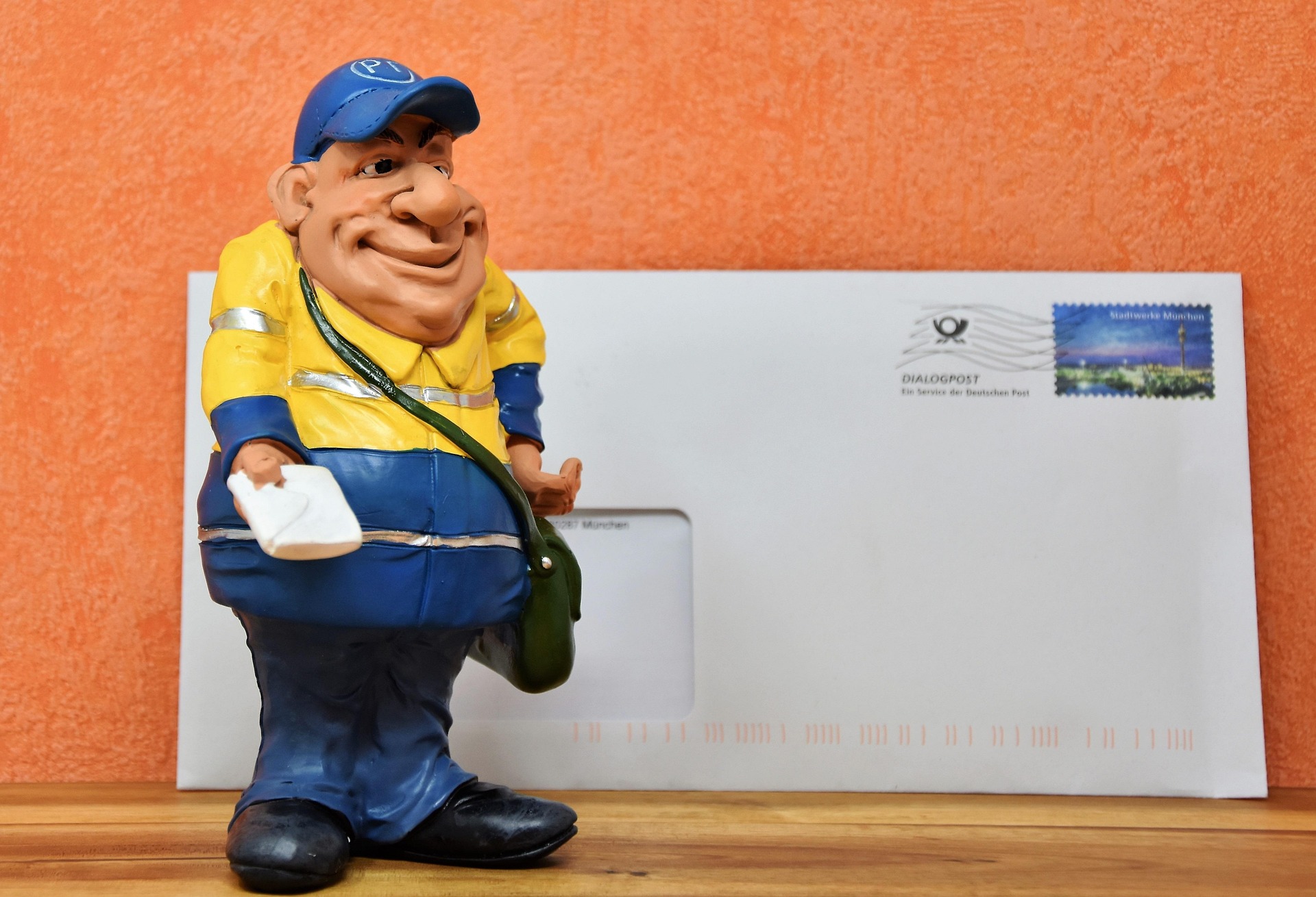 c1465664-666b-41d9-b9d6-49ac4144752d-postman-3066598_1920.jpg