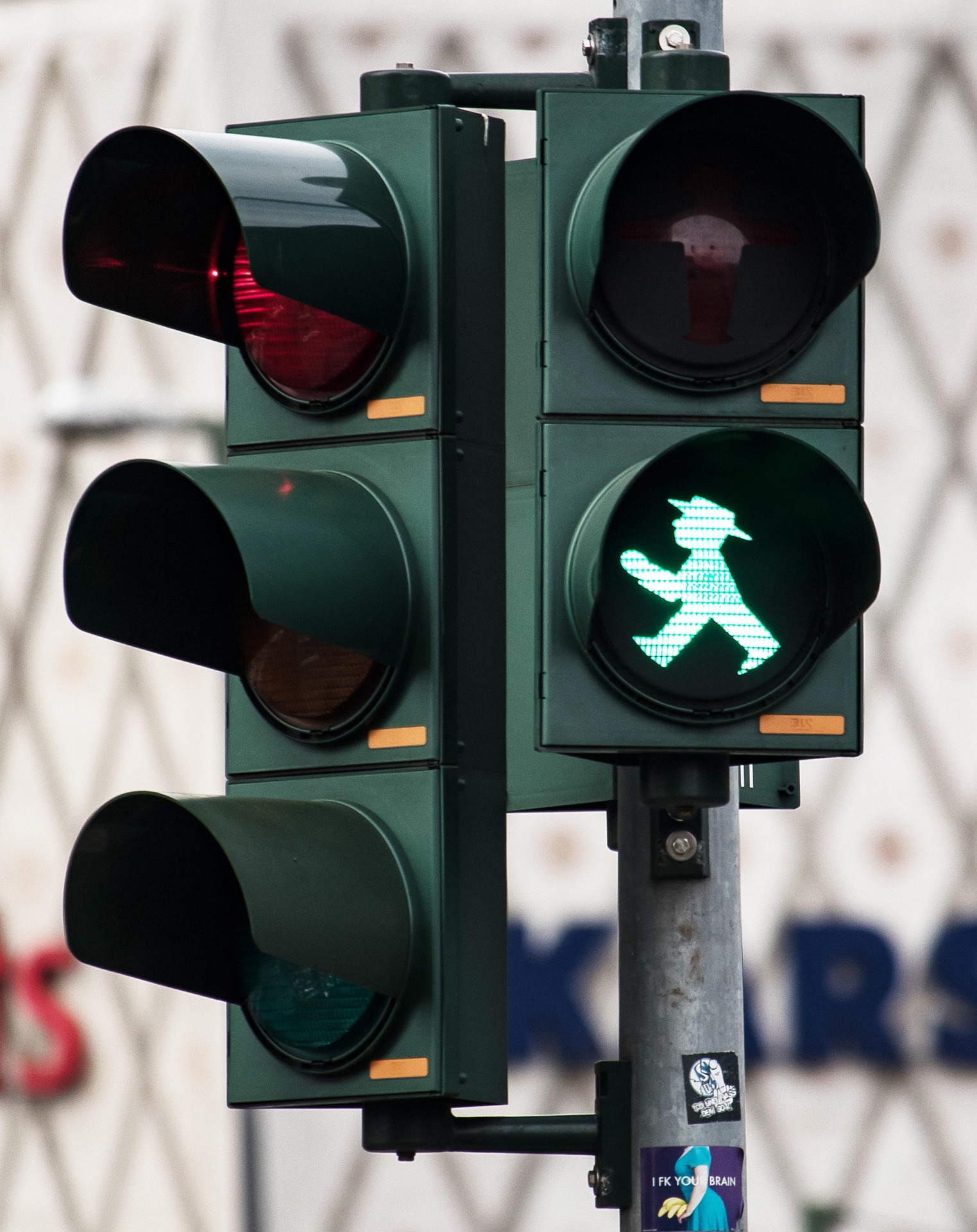 aa131cc3-cfe2-443a-9c71-4dc0b9e00288-minka2507-traffic-light-3934175_1920.jpg