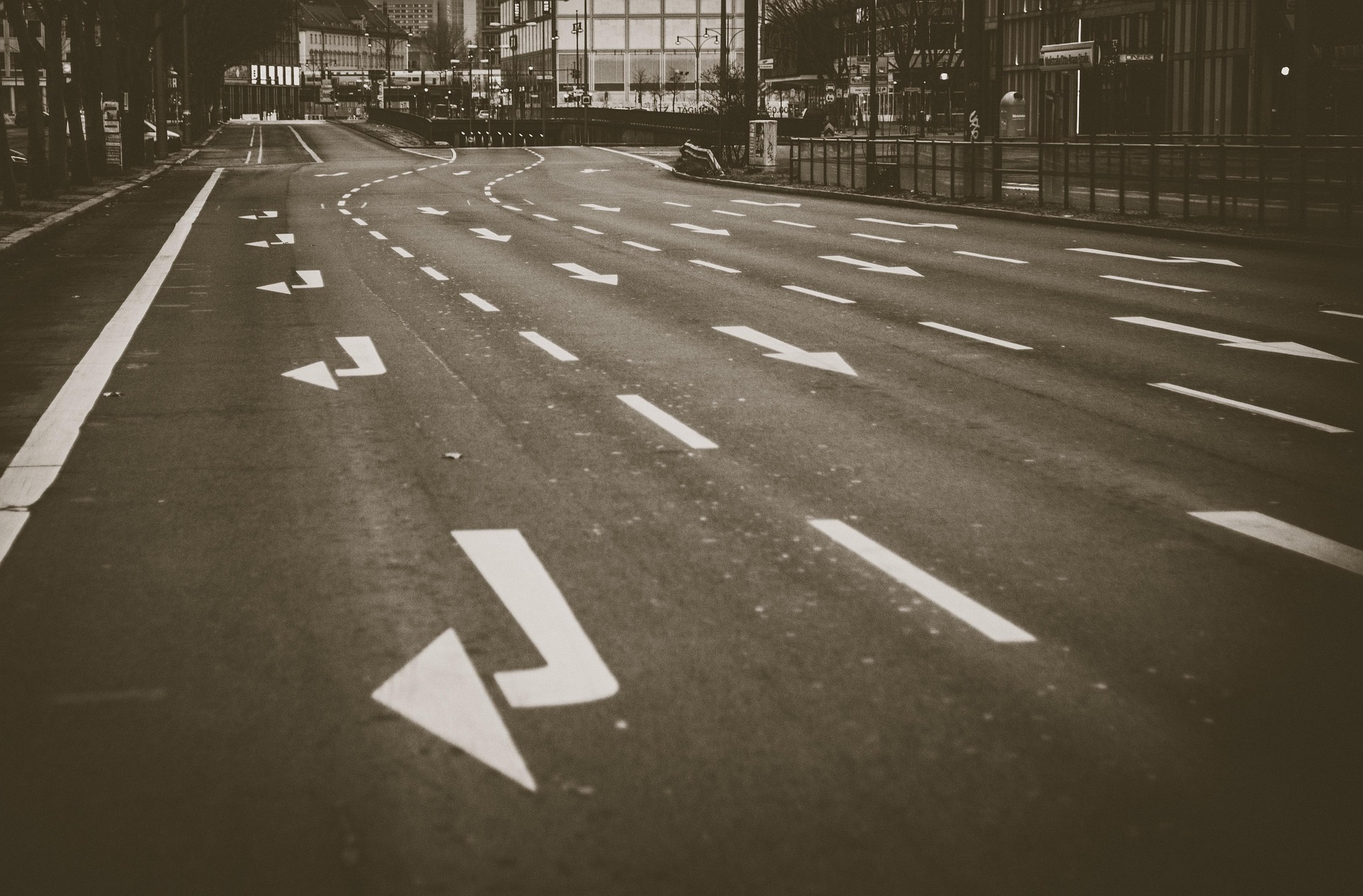 c5b84dea-e034-4627-b2e7-62e865657b77-road-5906055_1920.jpg