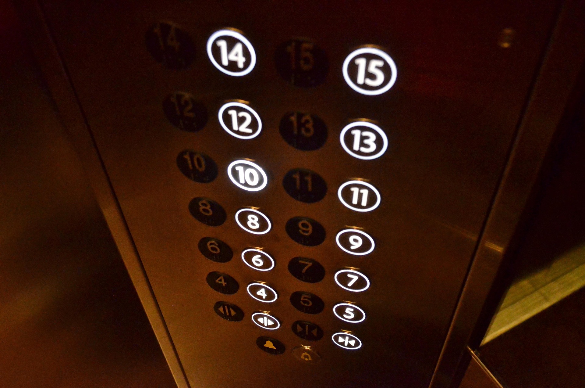 ec0de679-2255-4161-be6c-2563e3535411-elevator-358249_1920.jpg